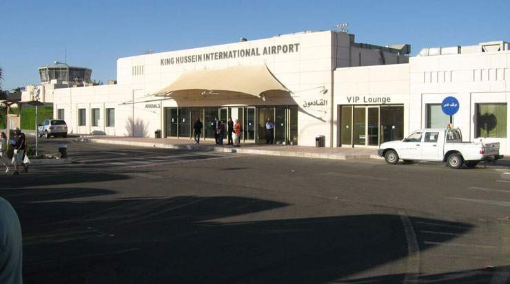 Akabe şehir merkezinin 10 km kuzeyinde yer alan King Hussein Havaalanı.