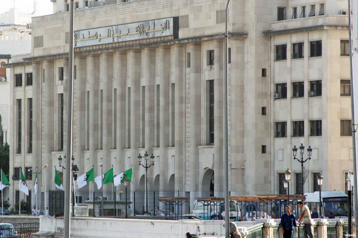 Cezayir'de hazırlanan yeni Anayasa taslağı önemli değişiklikler içeriyor.