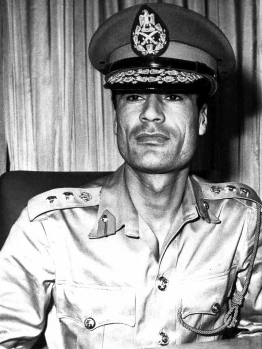 Kaddafi, akademiden mezun olduğunda kafasında tek bir şey vardı: Libya’daki monarşiyi devirmek!