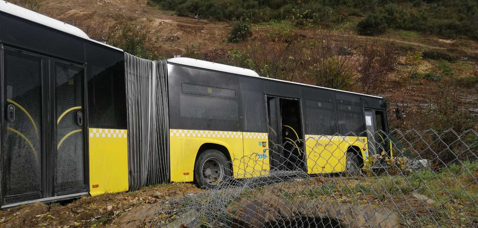 İstanbul Kayaşehir'de İETT otobüsü yoldan çıktı