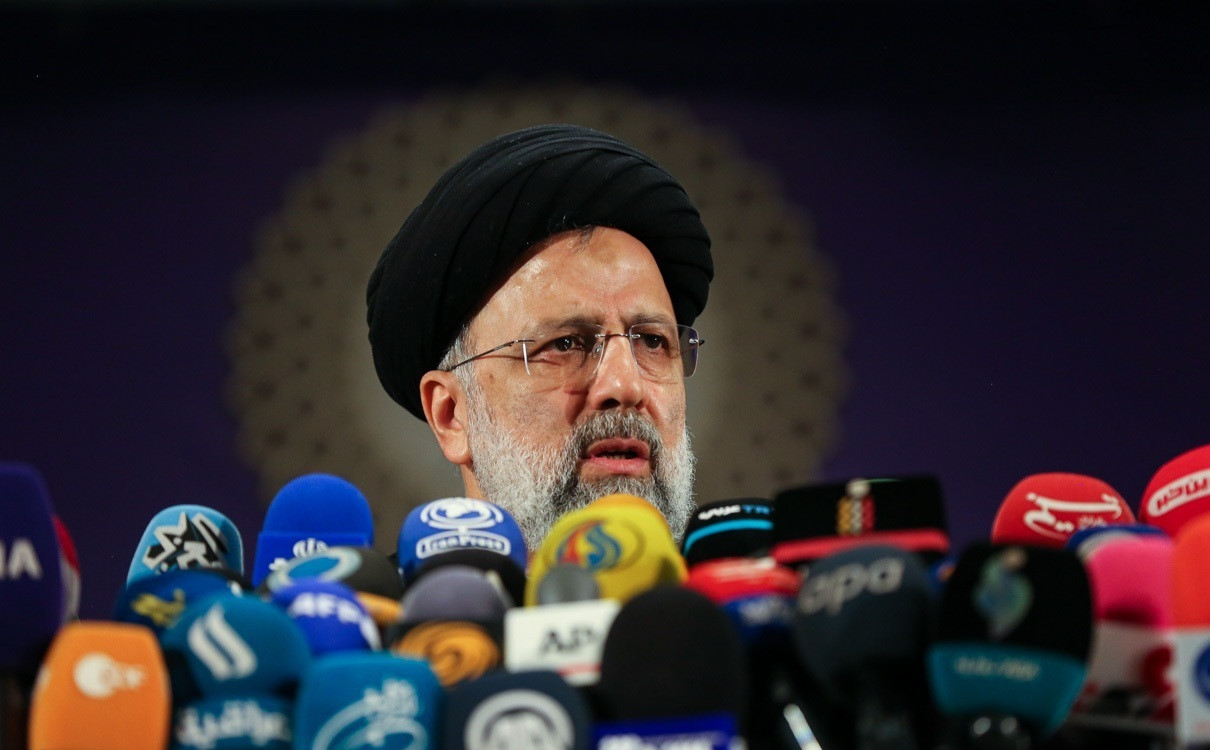  Yargı Erki Başkanı İbrahim Reisi İran'da cuma günü yapılacak seçimlerin favori adayı olarak işaret ediliyor.