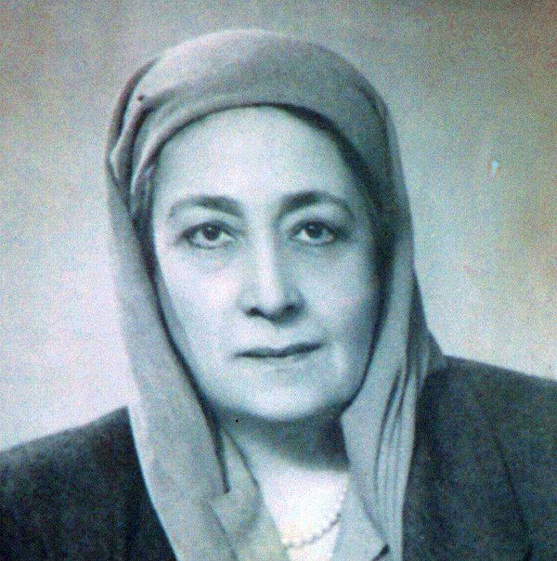 Hüda Şaravi, Mısırlı milliyetçi-feminist lider ve Mısır Feminist Birliği'nin kurucusu.