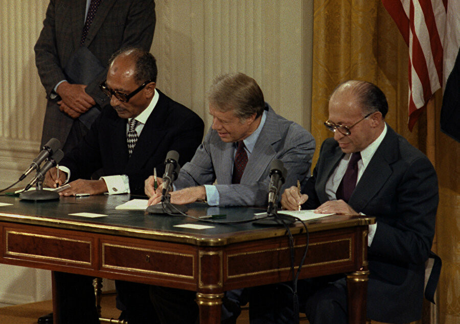 Mısır, ABD ve İsrail arasında 17 Eylül 1978'de imzalanan Camp David Anlaşması.