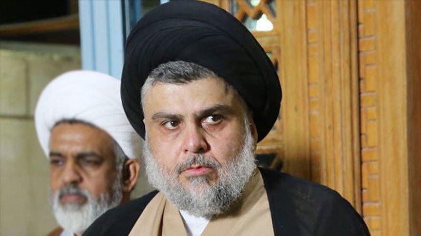 Resmi olmayan sonuçlara göre Irak'taki seçimi birinci parti olarak kazanan Sadr Grubu'nun başında Şiir lider Mukteda es-Sadr bulunuyor. 