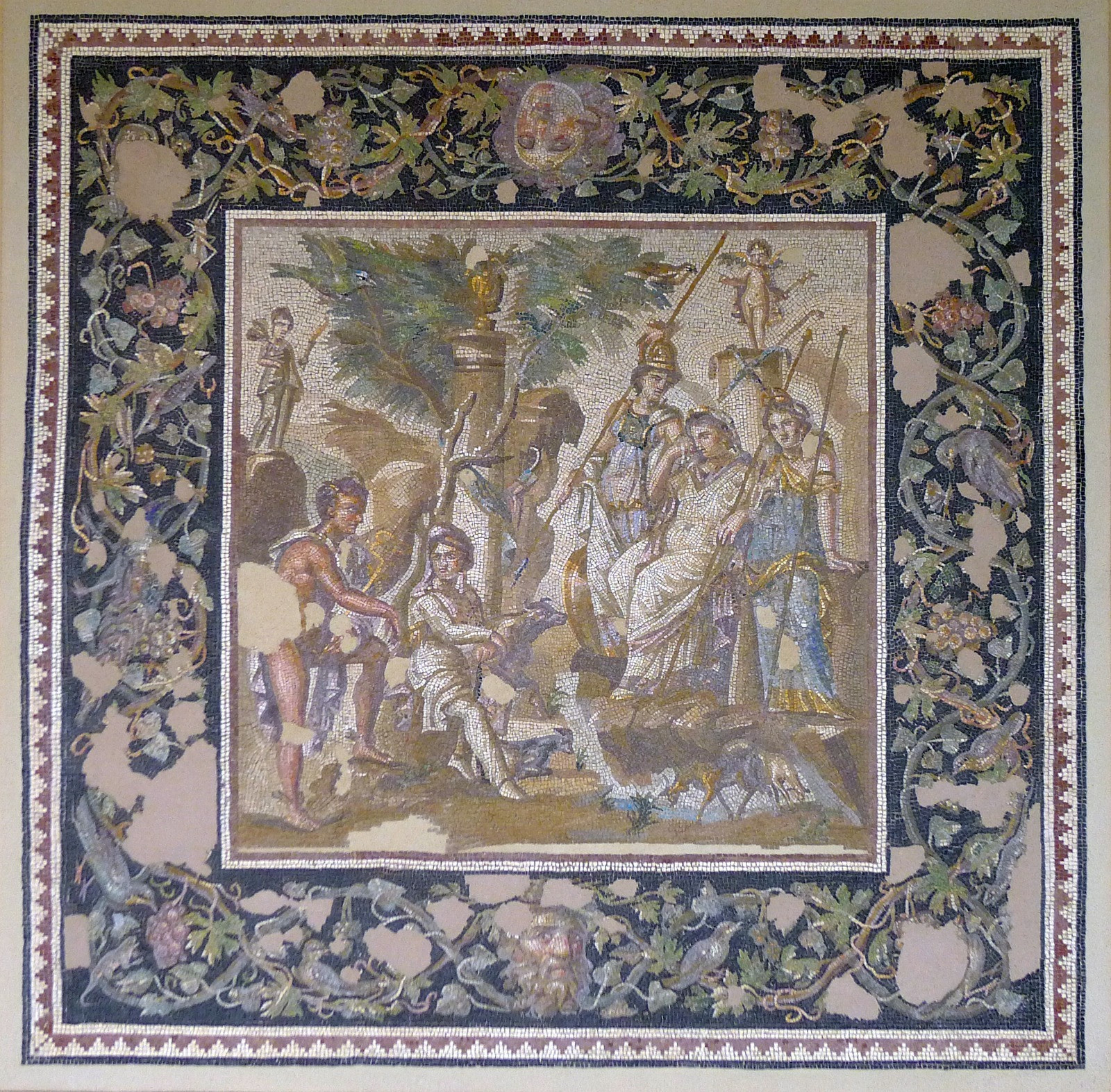Adeta mozaik paneller yerlerinden ve bütünlüğünden koparılarak müzelerde sergi objesine dönüştürülmüştür.