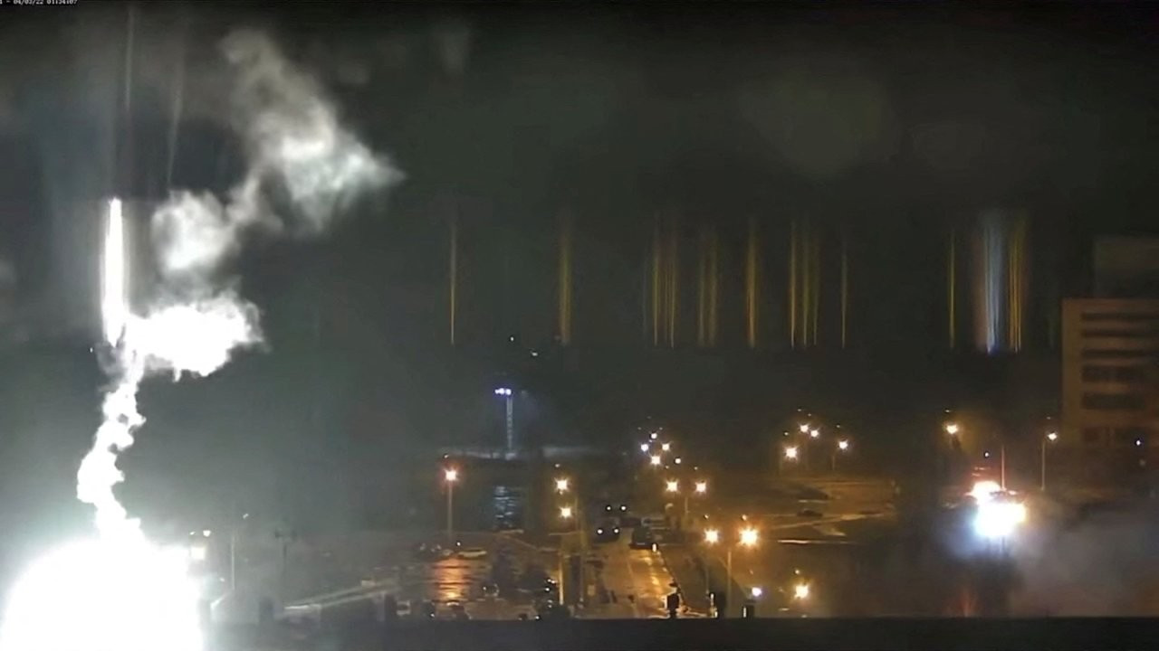 Avrupa'nın en büyük nükleer santrali Zaporijya Nükleer Santrali vuruldu