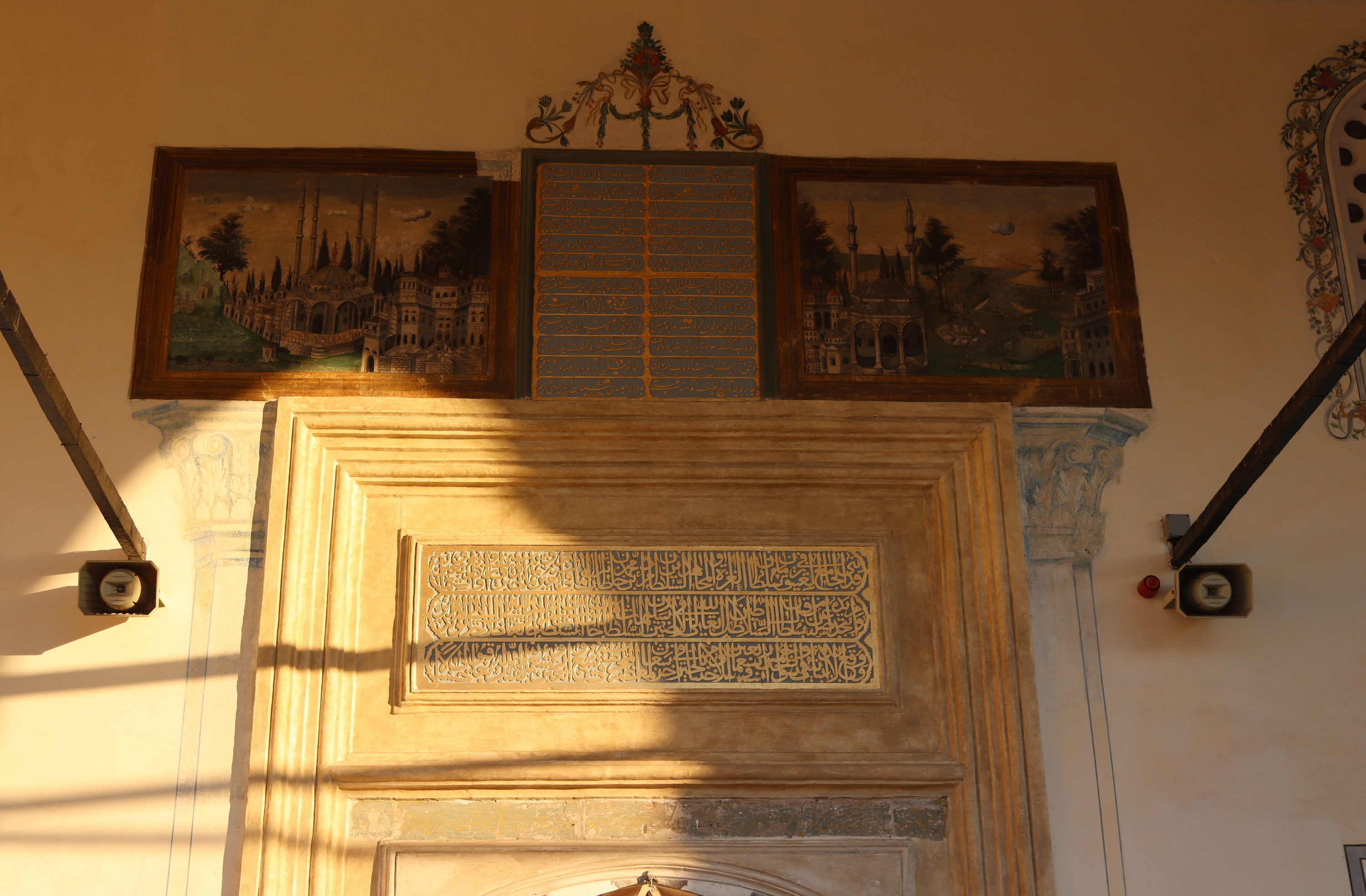 Sultan Murat Camii'nin girişi.