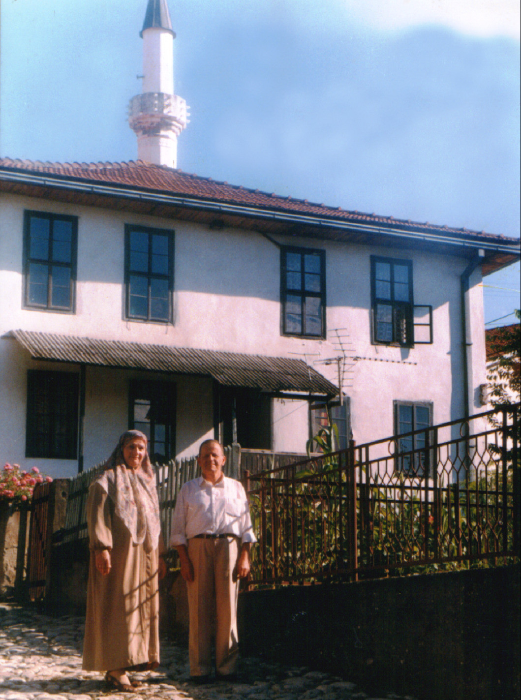 1956 senesinde faaliyetini sonlandıran medrese, Priyepolye ahalisinden Kemal Bey ve Paşa Hanım Mugayiç'in evlerini hibe etmesiyle 2009'da tekrardan faaliyete geçmiştir.