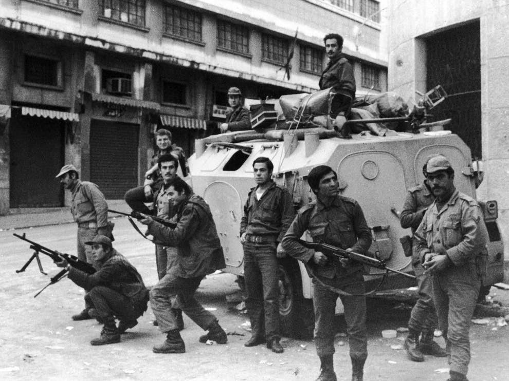1975-1990 arası tam 15 yıl boyunca devam eden Lübnan İç Savaşı'nda yüz binlerce insan hayatını kaybetti.