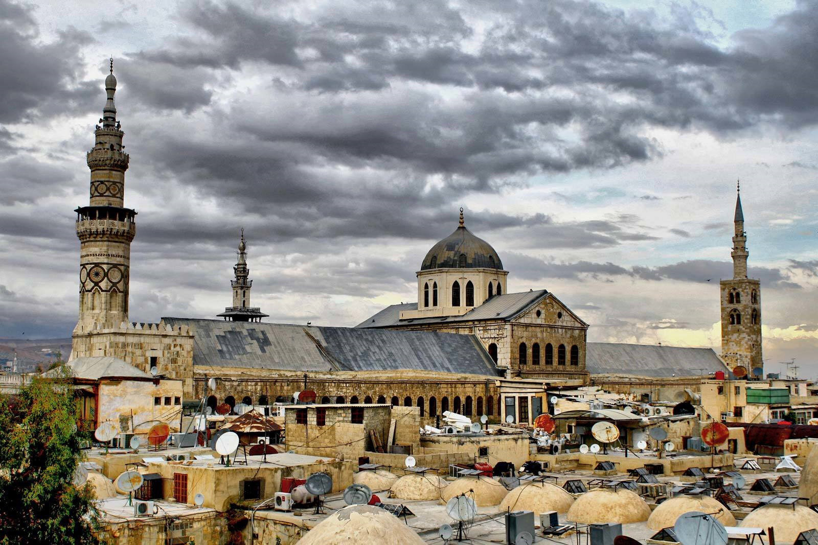 Şam'ın kalbi, İslâm'ın en ihtişamlı mabetlerinden Emevi Camii. 