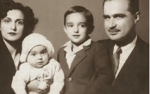 Ziya Osman Saba ve ailesi.