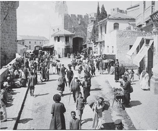 11 Aralık 1917'de İngiliz General Allenby'in Kudüs'e girmesiyle Filistin'de İngiliz askeri yönetimi başlamıştır.