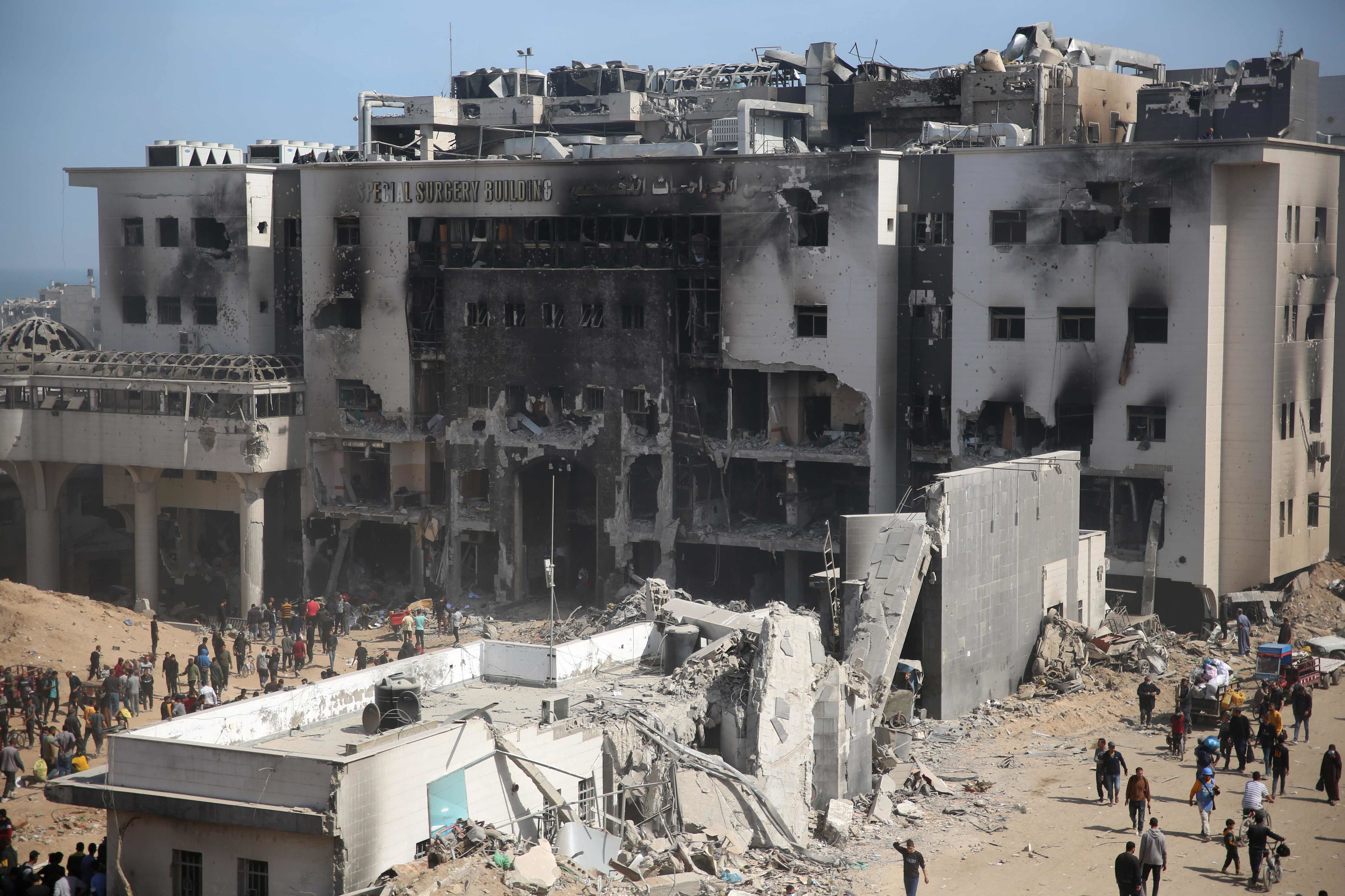 Şifa Hastanesinin en yeni ve en büyük binası olan İhtisas Cerrahi Binası da kullanılamaz hale geldi. Bombalanan binanın birçok katı yıkıldı. Binanın zemin ve birinci katları neredeyse tamamen yıkılırken, yıkılmayan katlar ise İsrail ordusu tarafından ateşe verildi.