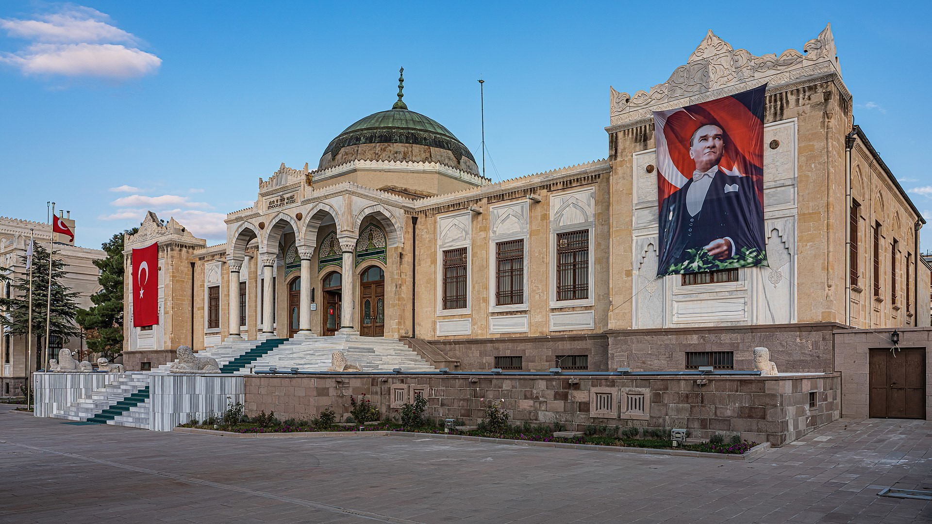 Ankara Etnografya Müzesi, Kuzeybatı ön cephe. 