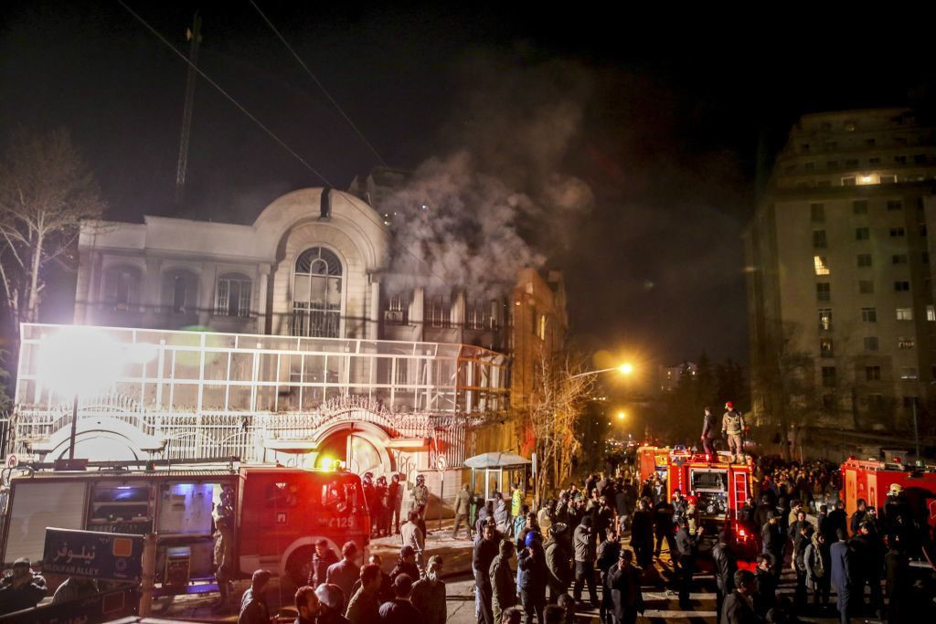 Riyad, Şiî dinî lider Nimr en-Nimr'in Sünnî çoğunluklu krallık tarafından idam edilmesini protesto etmek için yapılan gösteriler sırasında Tahran'ın temsilcilik ofislerine basılmasının ardından 2016 yılında Tahran ile diplomatik ilişkilerini kesmişti.