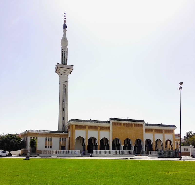 Fas'taki Suriye Camii, Tanca'ya göç eden Suriyeli Tatari ailesinin yardımlarıyla inşa edilmiş.
