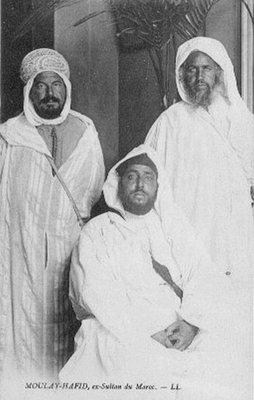 Kaddûr Bengabrit, soldaki. (1912'den sonra)